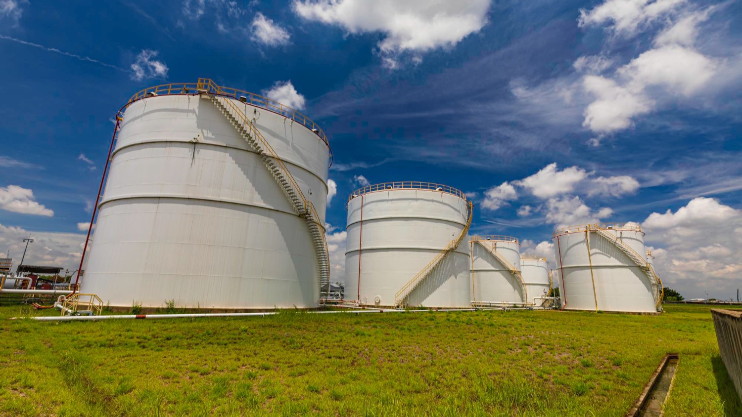 U.S. Faces Refining Backlash as Record Biofuel Mandates Risk Worsening Fuel Price Surge